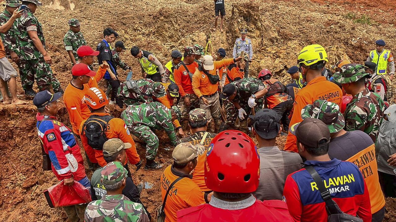 Całe wioski pod masą błota. Są martwi i zaginieni