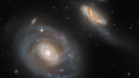 Zderzenie galaktyk w gwiazdozbiorze Herkulesa