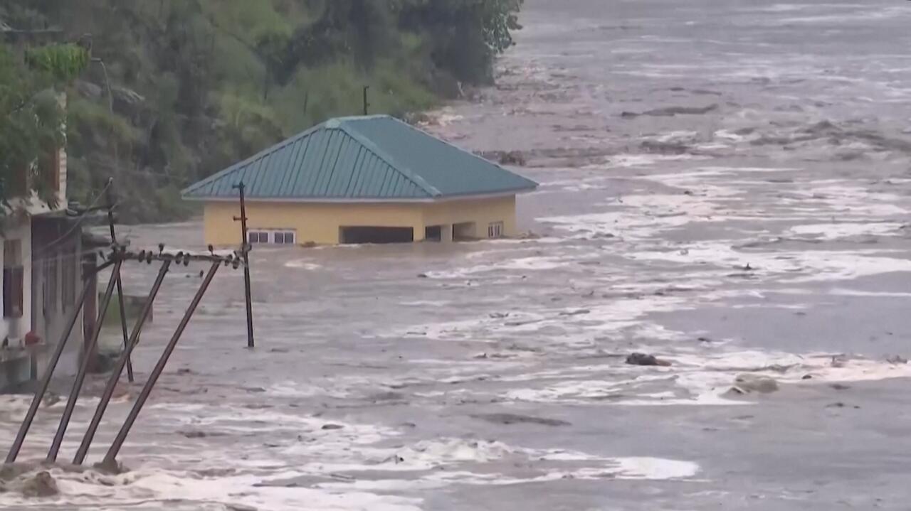Jeden kraj chce spuścić wodę, w drugim realizowane są masowe ewakuacje