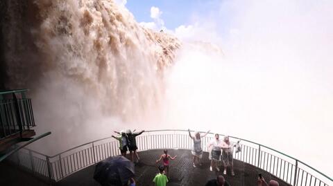 Wyjątkowo dużo wody w wodospadzie Iguazu