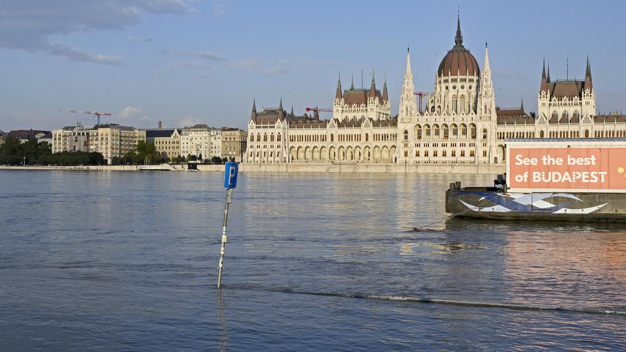 Budapest braces for the arrival of a big flood. Almost 850 cm possible on the Danube