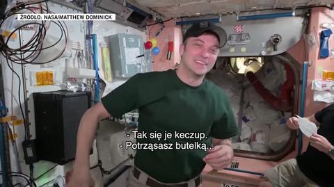 Astronauta Matthew Dominick je keczup w stanie nieważkości