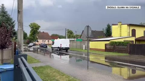Ulewa zalała drogę w Jelczu-Laskowicach