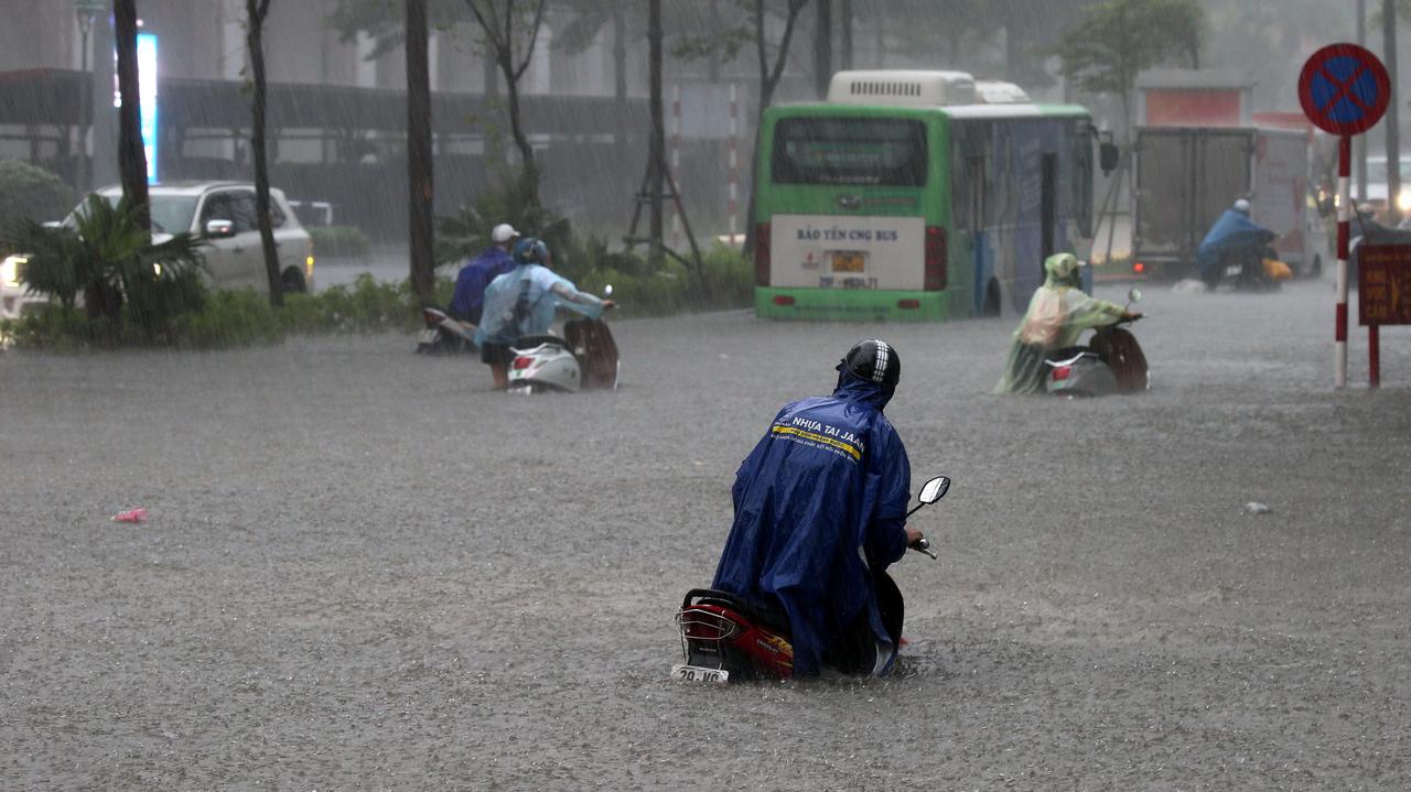 Tysiące domów odciętych od świata. Rośnie bilans ofiar
