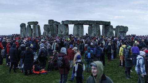 Tłumy świętowały przesilenie zimowe w Stonehenge