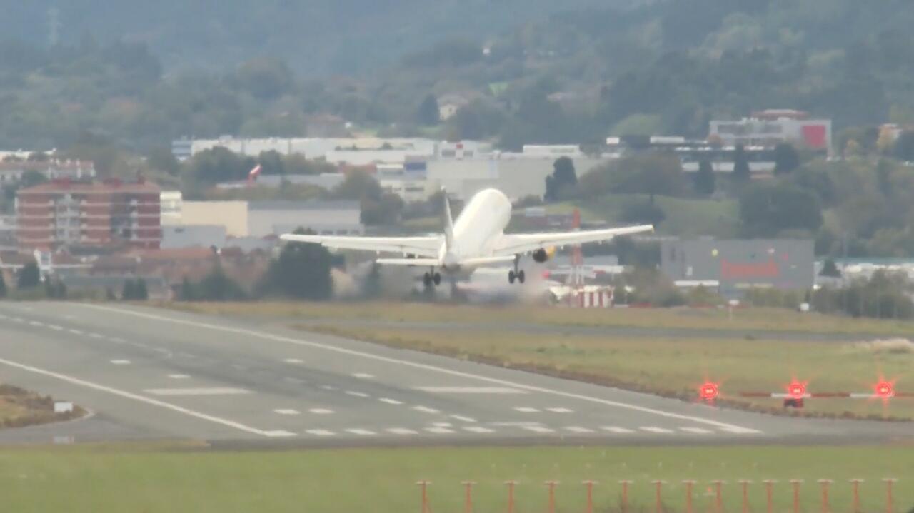 Wiało tak mocno, że samoloty nie mogły wylądować. Nagranie