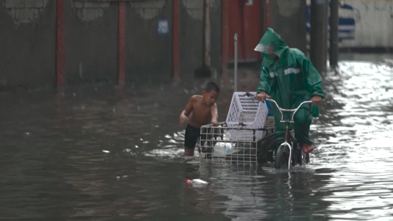 Ewakuują 50 tysięcy osób. Tajfun przyniósł ekstremalne ulewy