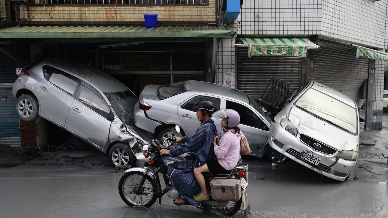 Tajfun Ragasa. Auta jak kostki domina. Skala żywiołu na zdjęciach