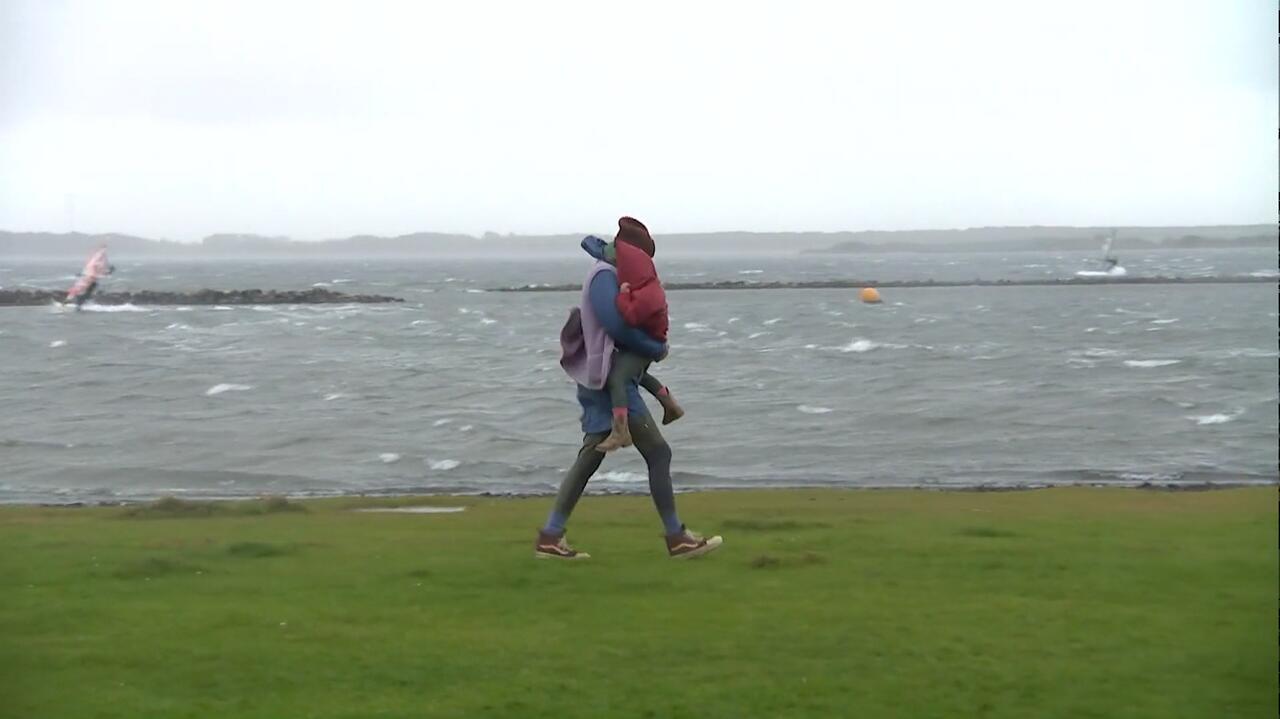 Burza Benjamin w Holandii. "Jeśli nie musicie podróżować, zostańcie w domu"