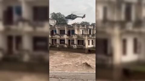 Helikopter uratował uwięzionych w ostatniej chwili