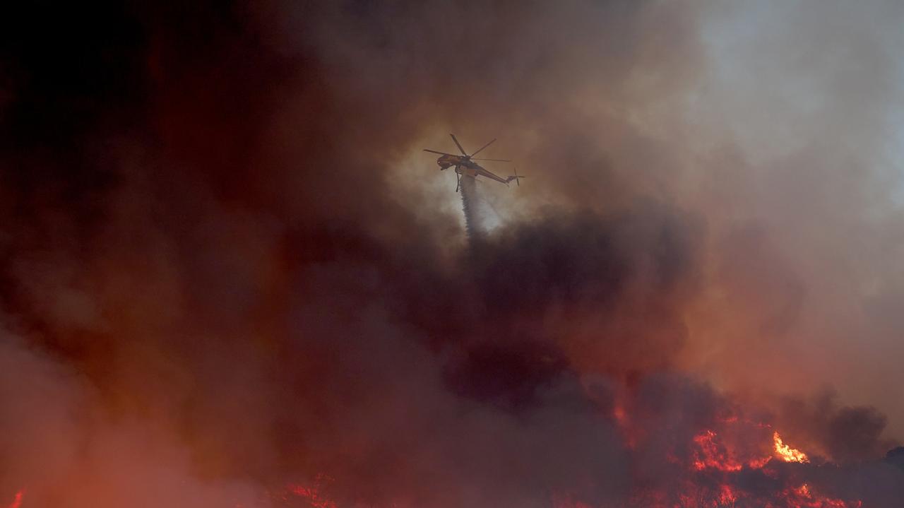 Ogień rozprzestrzenia się z "alarmującą szybkością". Ewakuacje niedaleko Los Angeles
