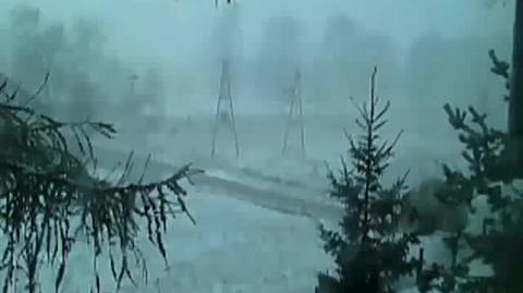 ( film ) opady śniegu koło Gołdapi 26. października.