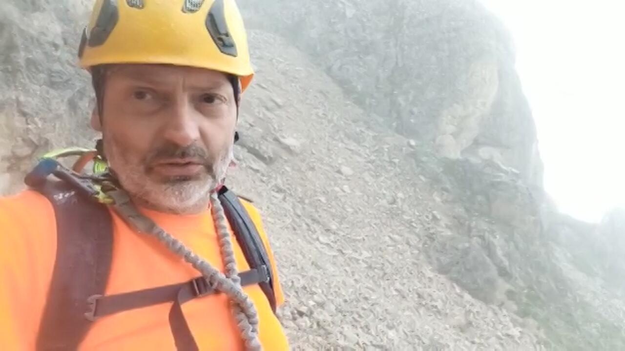 Italia, Dolomitas.  Parte del glaciar se rompió.  hay muertos y heridos