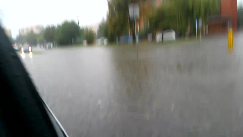 Rwąca rzeka na ulicach Śląska