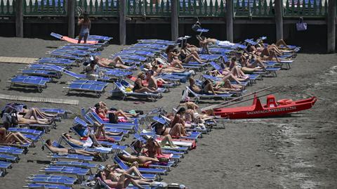 Plażowa aura panowała w środę w Neapolu - wideo bez dźwięku