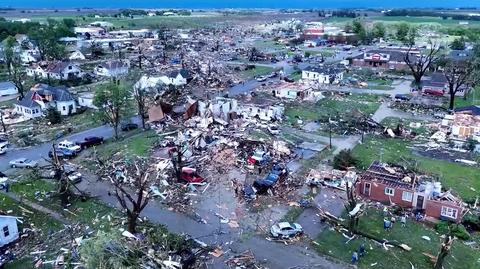 Zniszczenia po przejściu tornada w miasteczku Greenfield