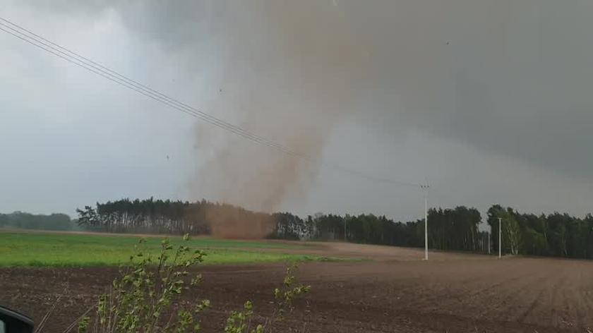 Trąba powietrzna w miejscowości Zielona Łąka koło Pleszewa 