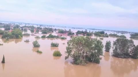 Widok ze śmigłowca na zalane tereny miasta Karditsa w regionie Tesalia