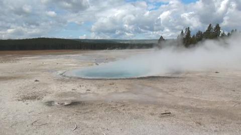 Yellowstone-największe skupisko gejzerów.