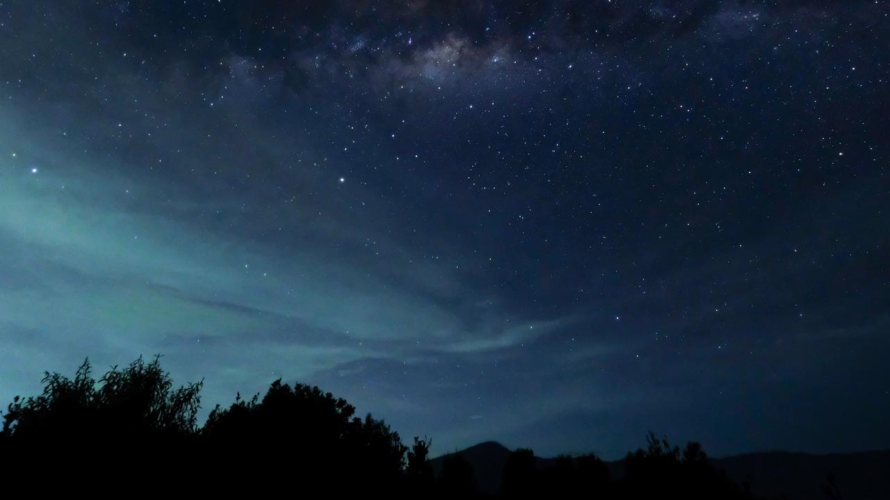 La conjonction de cinq planètes en juin 2022. Les planètes et la Lune se sont alignées pour la première fois en 18 ans