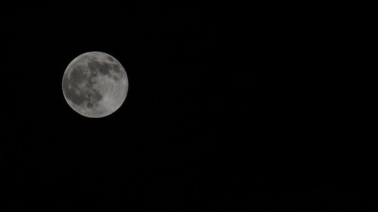 Luna Llena Rosa 2022. Semana Santa.  Luna llena de abril en tus fotos