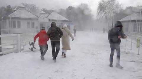 Opady śniegu z silnym wiatrem wystąpiły między innymi w Gdańsku i Wiśle