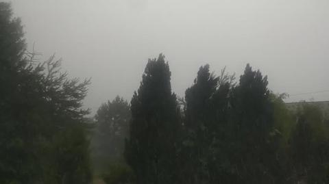 Burza i grad z deszczem.
