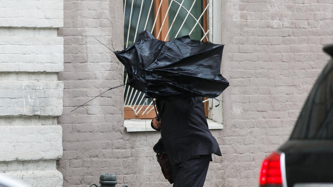 Prognoza zagrożeń IMGW. Wichury w Polsce. W tych regionach może mocno wiać