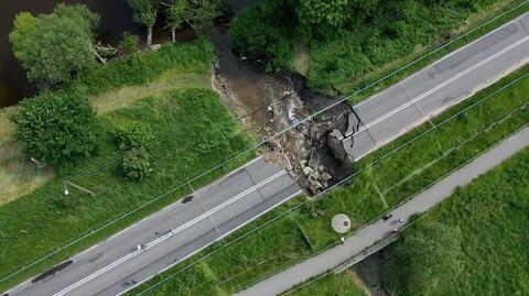 Deszcz zmył fragment drogi w Kuzawce