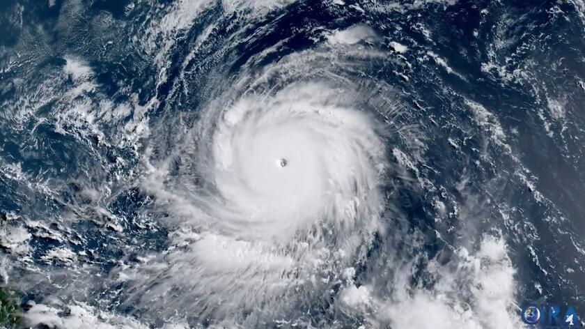 Tajfun Mawar na zdjęciach satelitarnych