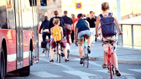 Mały rowerzysta omal nie wjechał pod tramwaj. Motorniczy zdążył wyhamować