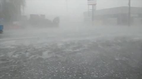 Ulewa, burza z gradem w Andrespolu pod Łodzią.