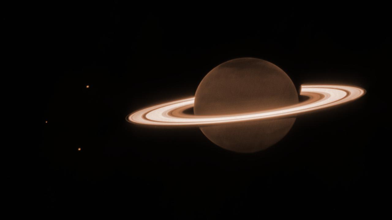 Saturn prin lentila telescopului Webb