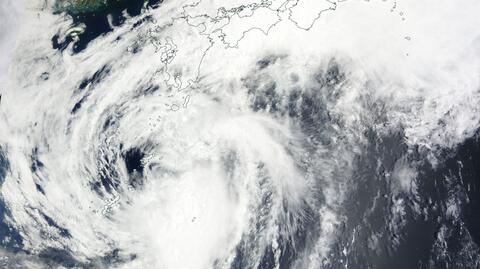 Tajfun Mawar na zdjęciach satelitarnych