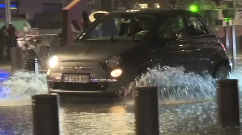 Woda na ulicach Marsylii po intensywnych opadach deszczu