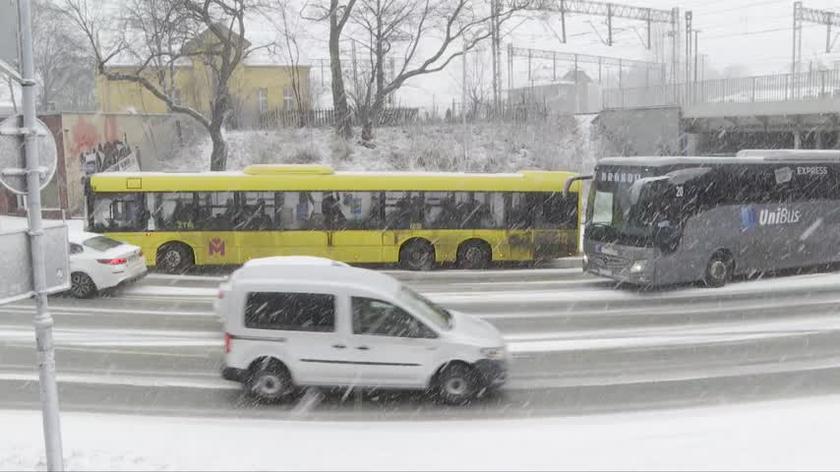 Opady śniegu dotarły na Śląsk, biało zrobiło się w Katowicach
