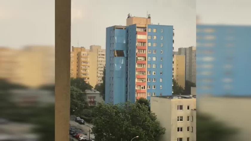 Burza zniszczyła elewacje budynku na Targówku