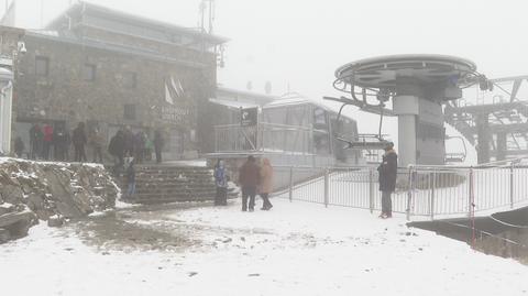 Turyści o śniegu na Kasprowym Wierchu
