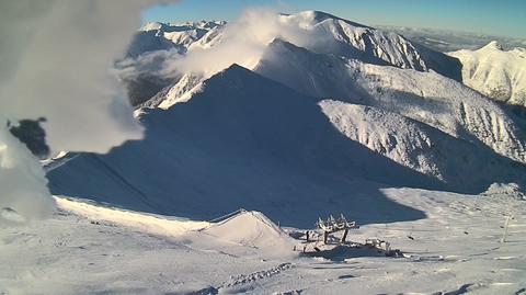 Śnieg leży w Tatrach, obowiązuje "lawinowa dwójka"