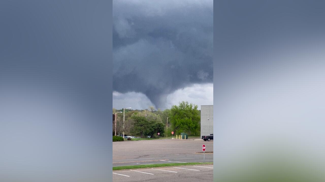 Potężne tornado wirowało w stanie Nebraska. Zawyły syreny