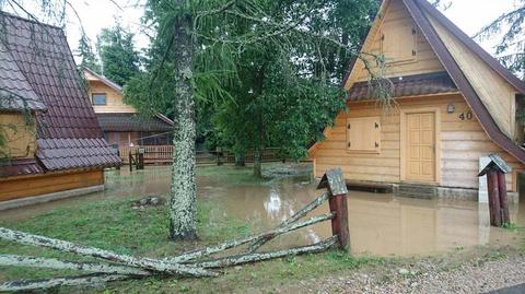 Ewakuowano turystów z domków w Dębnie