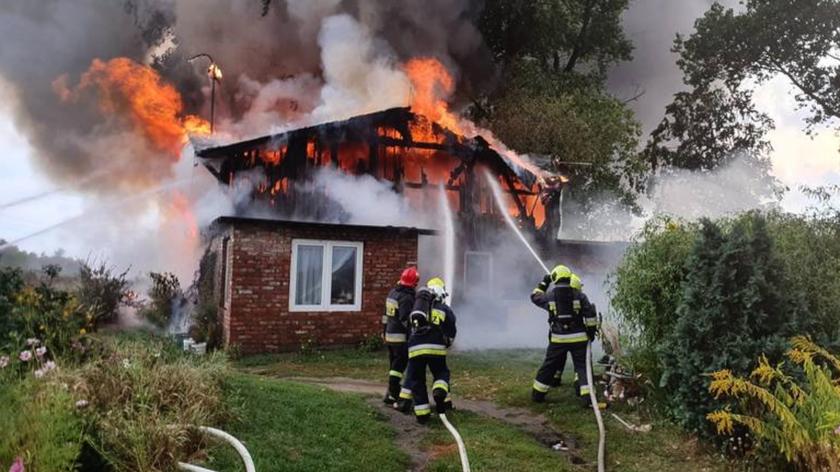 Strażacy gasili pożar domu w Starogardzie Gdańskim
