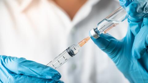 Od 2 listopada każdy może zaszczepić się trzecią dawką szczepionki - materiał archiwalny