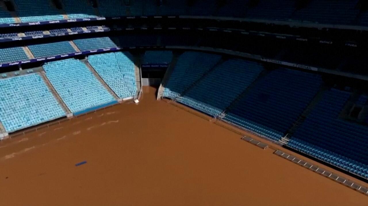 Stadion piłkarski zamienił się w jezioro. Wzrósł bilans ofiar powodzi