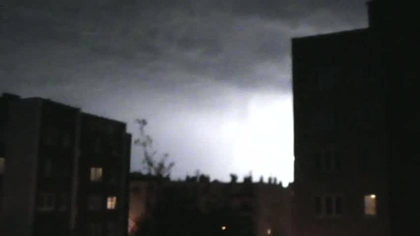 Malownicza i niebezpieczna burza w Stalowej Woli(wideo)