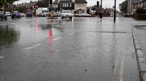Dwa dni ulew. Ostrzezenia powodziowe na poludniu Anglii.