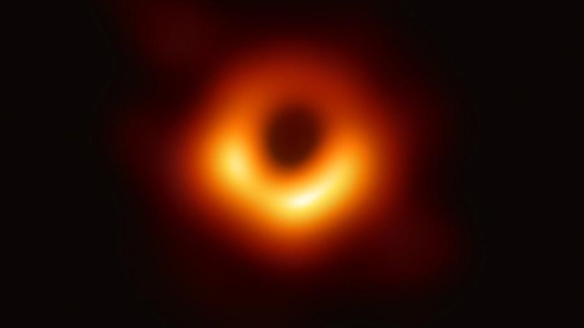 Przełomowe odkrycie - pierwsze zdjęcie czarnej dziury