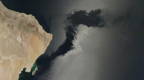 Tajemniczy ciemny zygzak na wodach Omanu