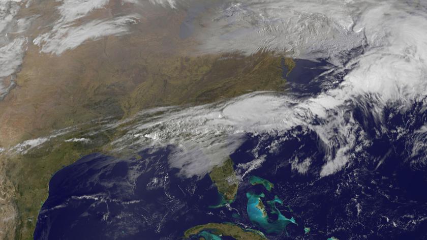 Ruch burzowego frontu nad środkowym wschodem USA ( NASA/NOAA GOES Project)