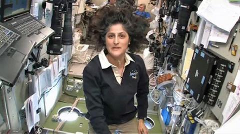Sunita Williams oprowadza po ISS (NASA)